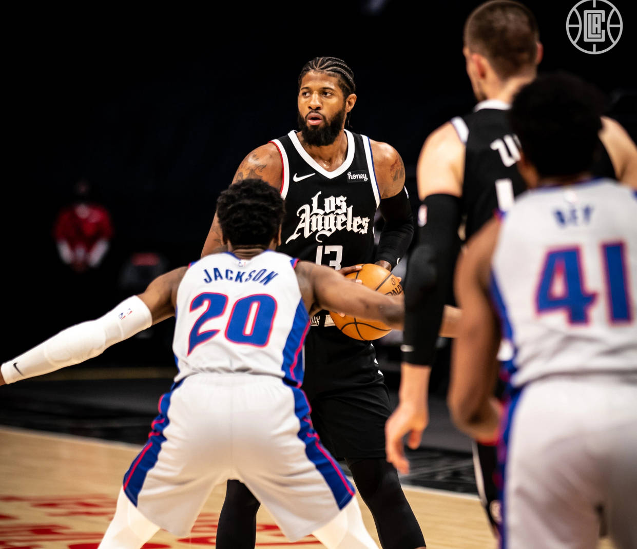 金塞拉：巴黎已重启扎巴尔尼谈判，热刺在关注局势（金塞拉：巴黎重启与扎巴尔尼的谈判，热刺正密切关注动向）