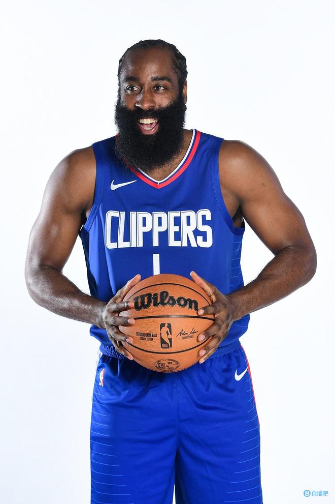 拉斯穆斯·霍伊伦(22 岁)在那不勒斯对阵尤文图斯的比赛中攻入 2 个进球！（22岁拉斯穆斯·霍伊伦在那不勒斯对尤文一役梅开二度！）