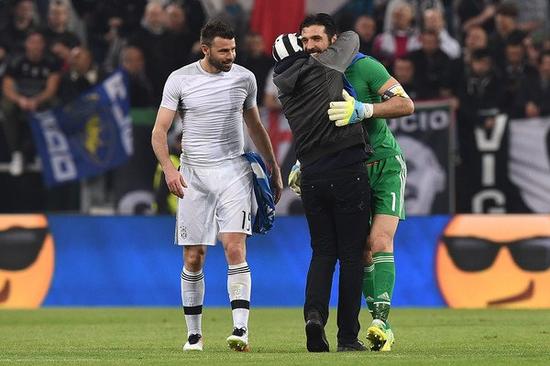 库尔图瓦：当下我肯定是最佳门将之一；没感觉更衣室关系不好（库尔图瓦：我当下无疑是顶级门将之一；更衣室关系并不紧张）