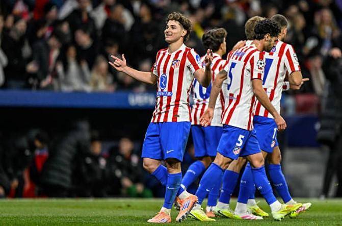 法尔克：赫内斯欣赏施洛特贝克，能否签下要看于帕的续约情况（法尔克：赫内斯看好施洛特贝克，是否引进取决于于帕续约进展）