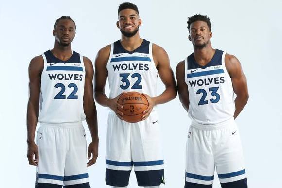 CBA杯：胡金秋缺席广厦险胜青岛 孙铭徽13+10塔克22+7（CBA杯：胡金秋缺阵，广厦险胜青岛；孙铭徽13+10、塔克22+7）